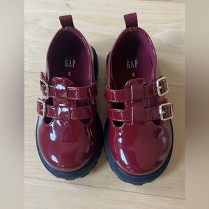 GAP Kids Glossy Red Dress Shoes. Excellent Condition. Girl size 6